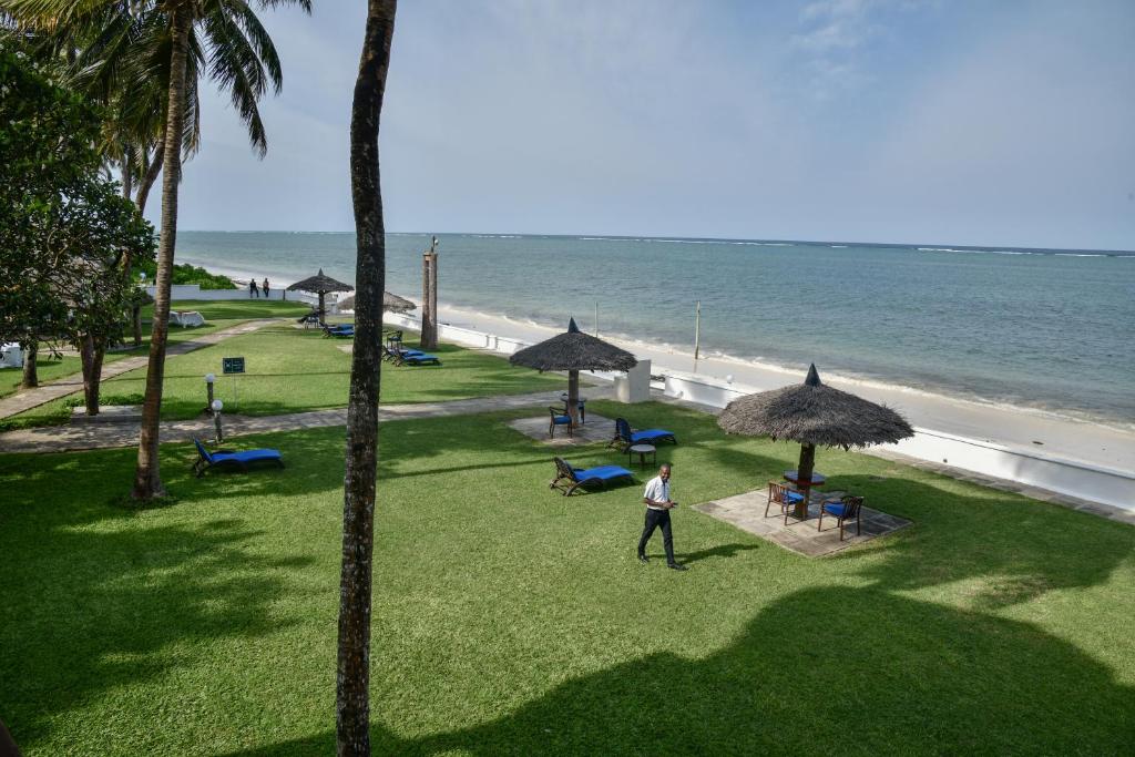 North Coast Beach Hotel image 3